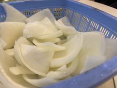 洋葱-渝君重庆火锅(嘉宾路店)