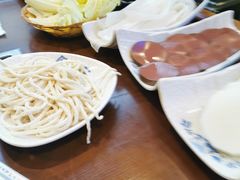-亿诣蝎府炸酱面羊蝎子火锅(酷车小镇店)