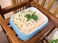 -苗阿哥酸汤牛肉火锅(体育场店)