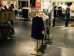 -URBAN REVIVO(高德置地广场·春广场店)