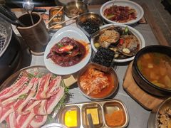 -草家酱蟹炭火烤肉店(珲春南路一店)