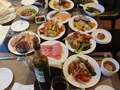 -大中华希尔顿酒店-念自助餐·嗨啤·小龙虾