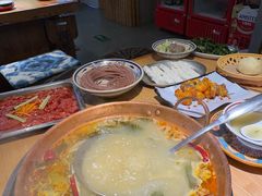 -洱火云南酸菜牛肉火锅(石景山当代商城店)