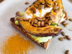 牛油果吐司配水波蛋-BOR Eatery(安福路店)