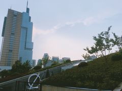 -UNI UNI(环亚凯瑟琳店)