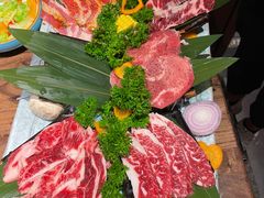 黑牛六拼-明洞阿姨·韩式酱蟹烤肉·创意料理(三元桥店)