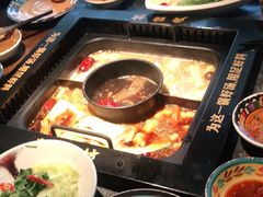 -老牌坊云南鱼豆花火锅(哈西万达店)