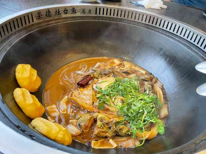 荣德灶台鱼(怀柔总店)-"鱼96炖的很入味,而且餐厅每桌都有炖鱼计.