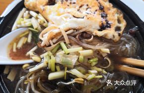 Stir-Fried Egg and Vermicelli in Clay Pot