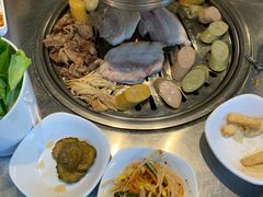 五花肉-韩聚屋韩国烤肉餐厅(新北万达店)