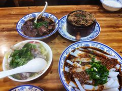 -杨三孃跷脚牛肉(西外棕榈岛店)