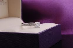 -威德钻石-克拉钻大本营(南京东路店)