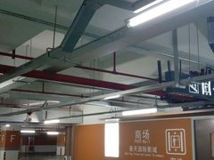 -中庚漫游城停车场