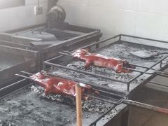 -黄记四更烤乳猪店