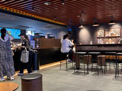 -瑞幸咖啡(华新地铁站地下商业街店)