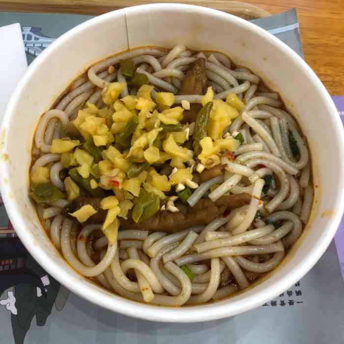 打分 鸡爪可以 粉份量一般般 粉是那种很碎的没有嚼劲