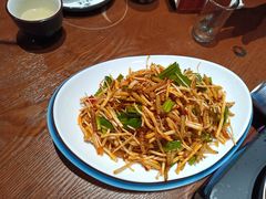 -老滇山寨•云南特色菜•地方菜•民族风情歌舞表演(金碧店)