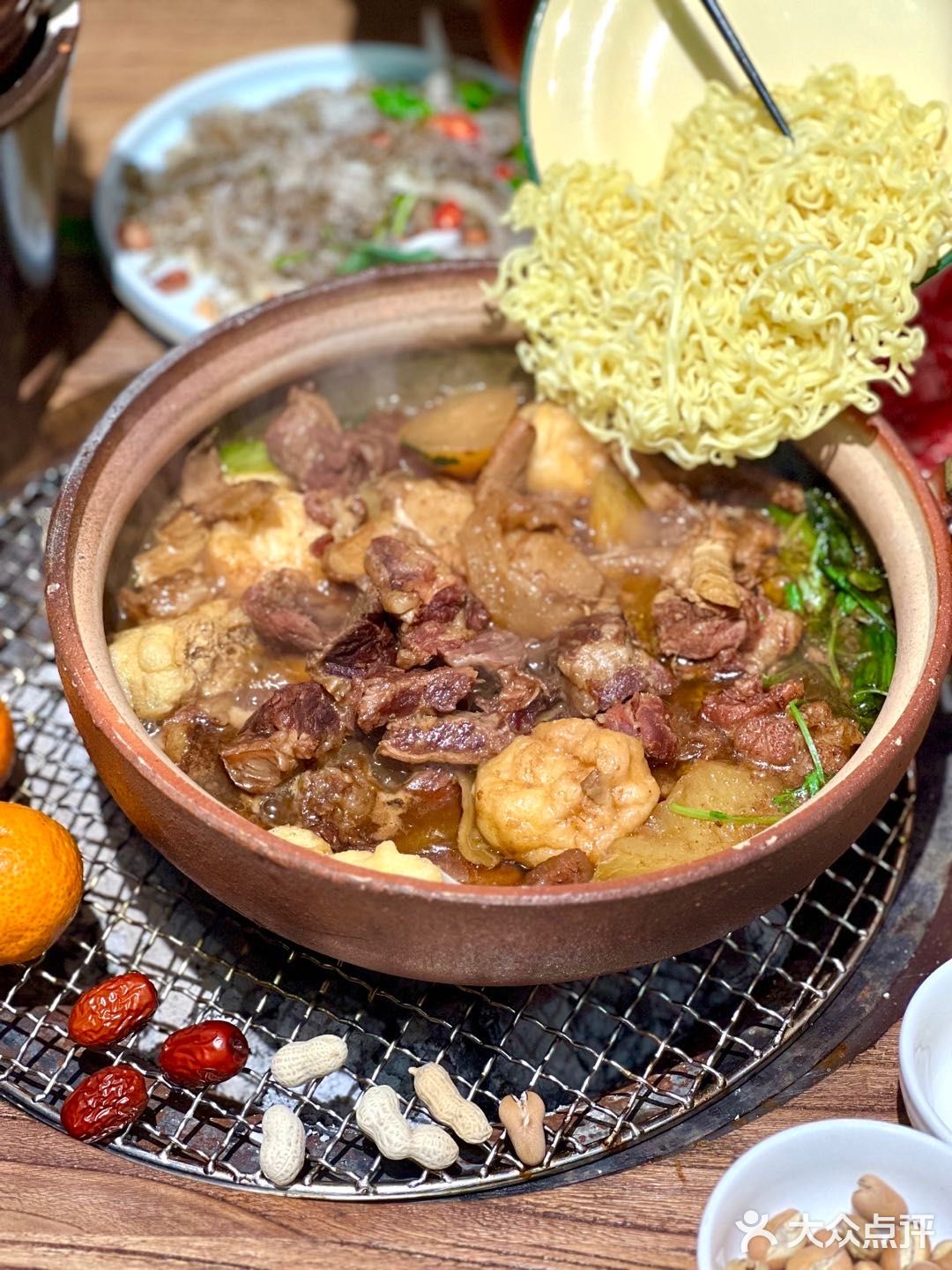 魔都探店｜广式风味牛腩牛杂煲无敌香