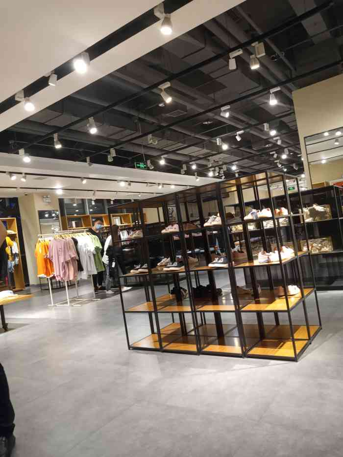 pull&bear(老城根gpark店)-"被价格吸引的快消品牌:pull&bear.