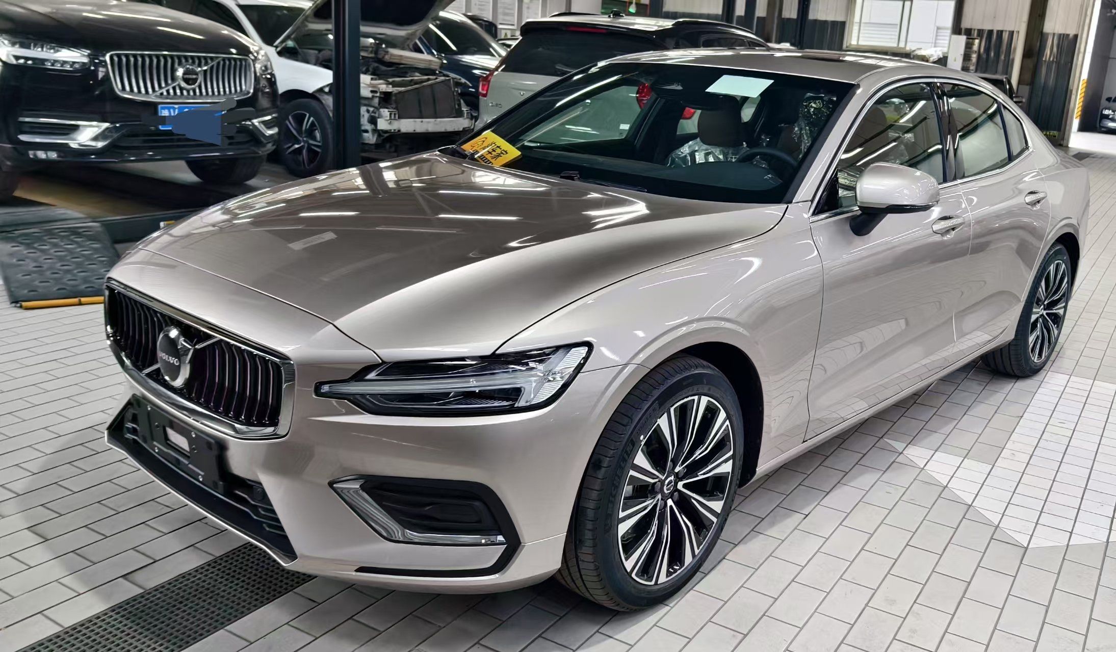今天帮客户鉴定一台沃尔沃s60l新车,客
