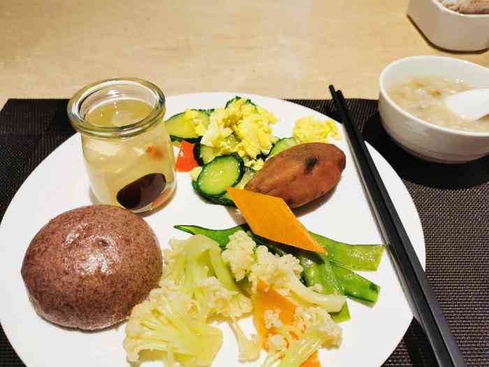 10:51打分去妇儿医院做检查的头天定了附93的白玉兰酒店,优势就在