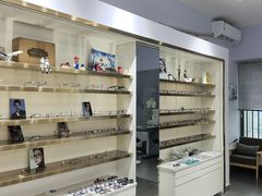 -视野联行眼镜•蔡司•依视路(温江店)