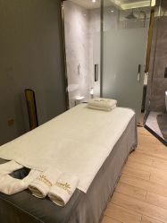 -香港倾城国际·美容美体中心