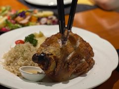 德式烤猪肘配酸菜土豆泥-申德勒加油站西餐厅(日坛路总店)