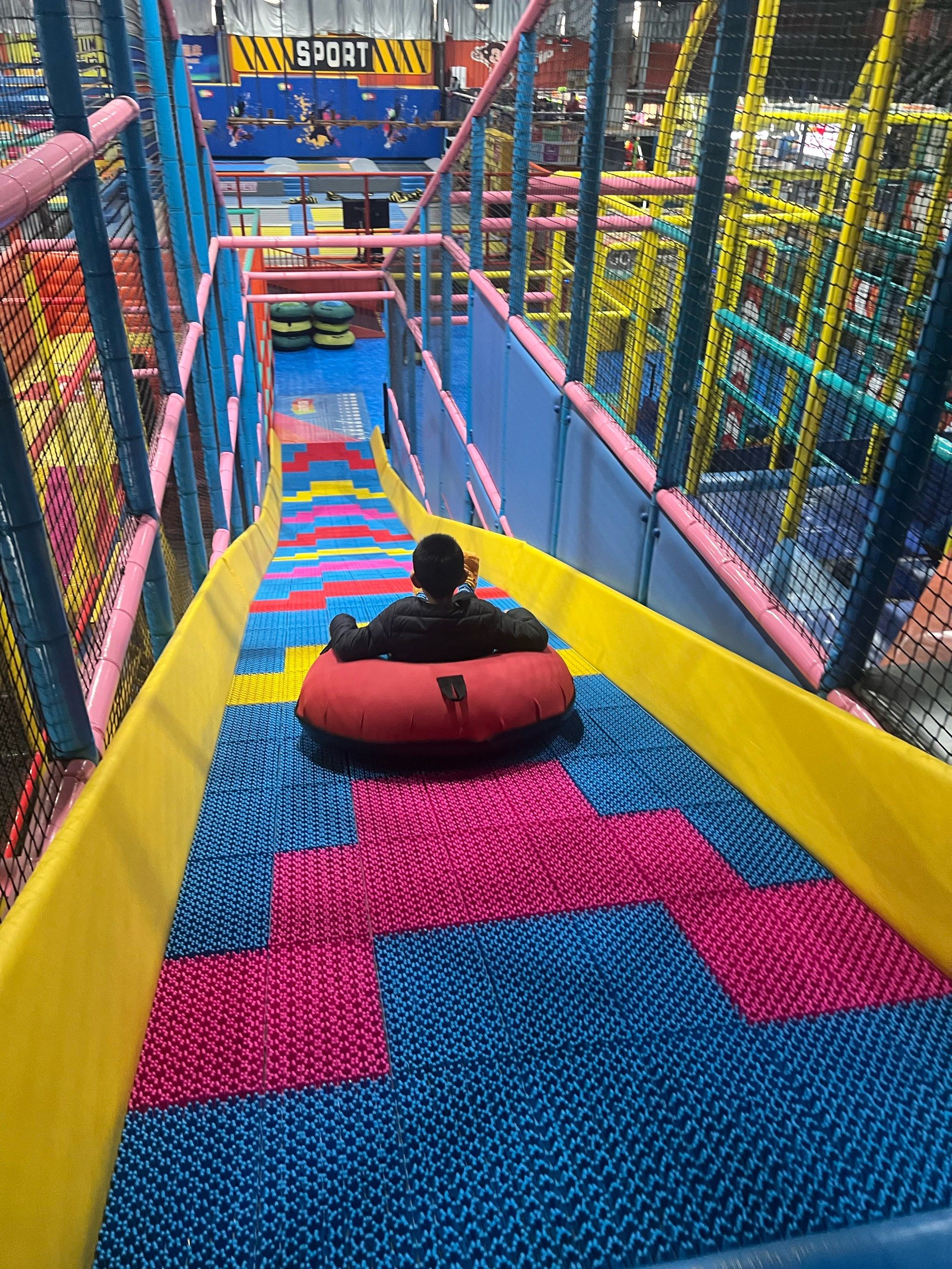 多乐岛算是杭州比较"冷门"的室内游乐园了吧,不是那种精致路线的游乐