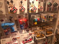 -名创优品(北京新中关购物中心地铁层店)