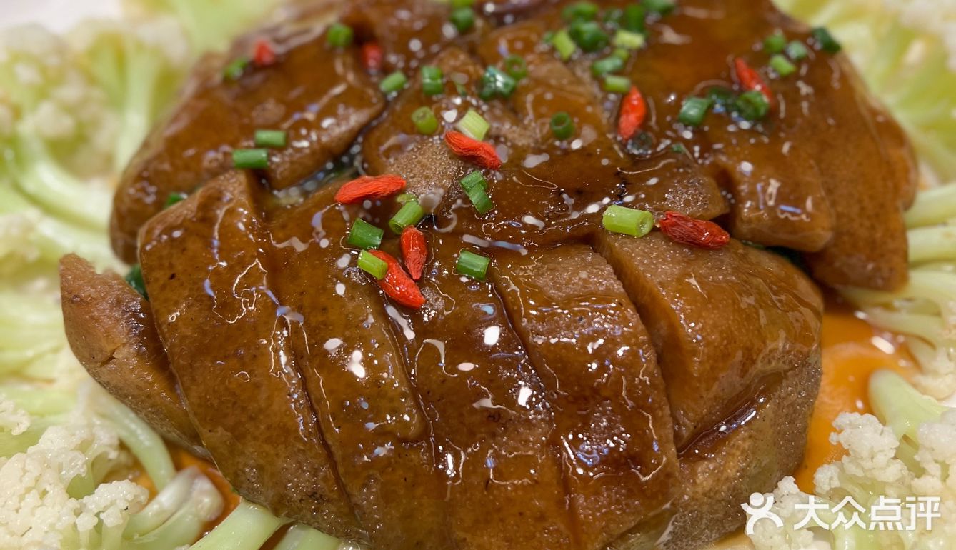 私人订制饭堂，又可以唱k，很正的一个聚餐地方