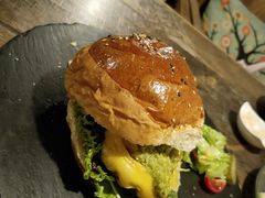 -HIGH FIVE哈福手工汉堡(桂林路店)