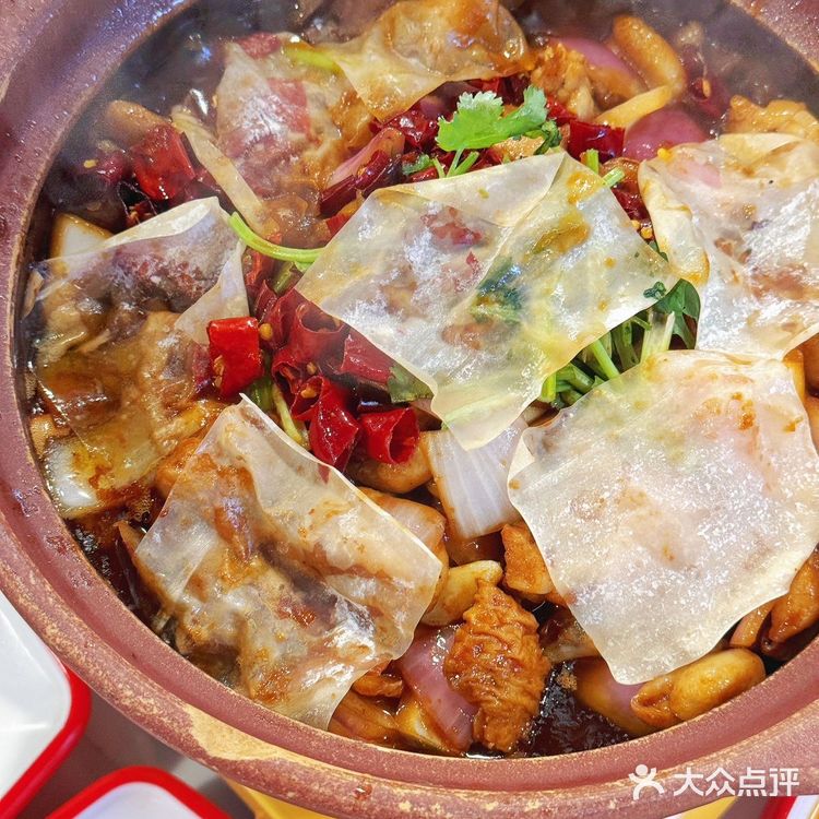 谁懂！竟然在肥肠煲里面吃到“卫生纸”