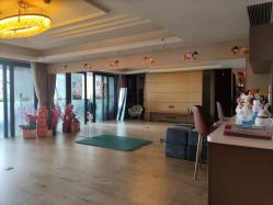 -Mamom club 慢会所(爱丁堡店)