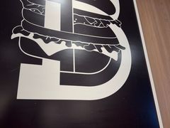-麦当劳(上海虹桥站30B检票口楼上)