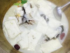 -滇香肴·云南菜蒸汽石锅鱼(云南北路店)