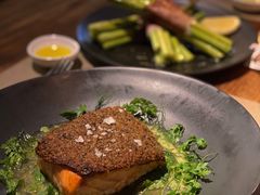 牛肝菌裹三文鱼-Carbon莫卡哆·意大利复古集市餐厅(杭州大厦店)
