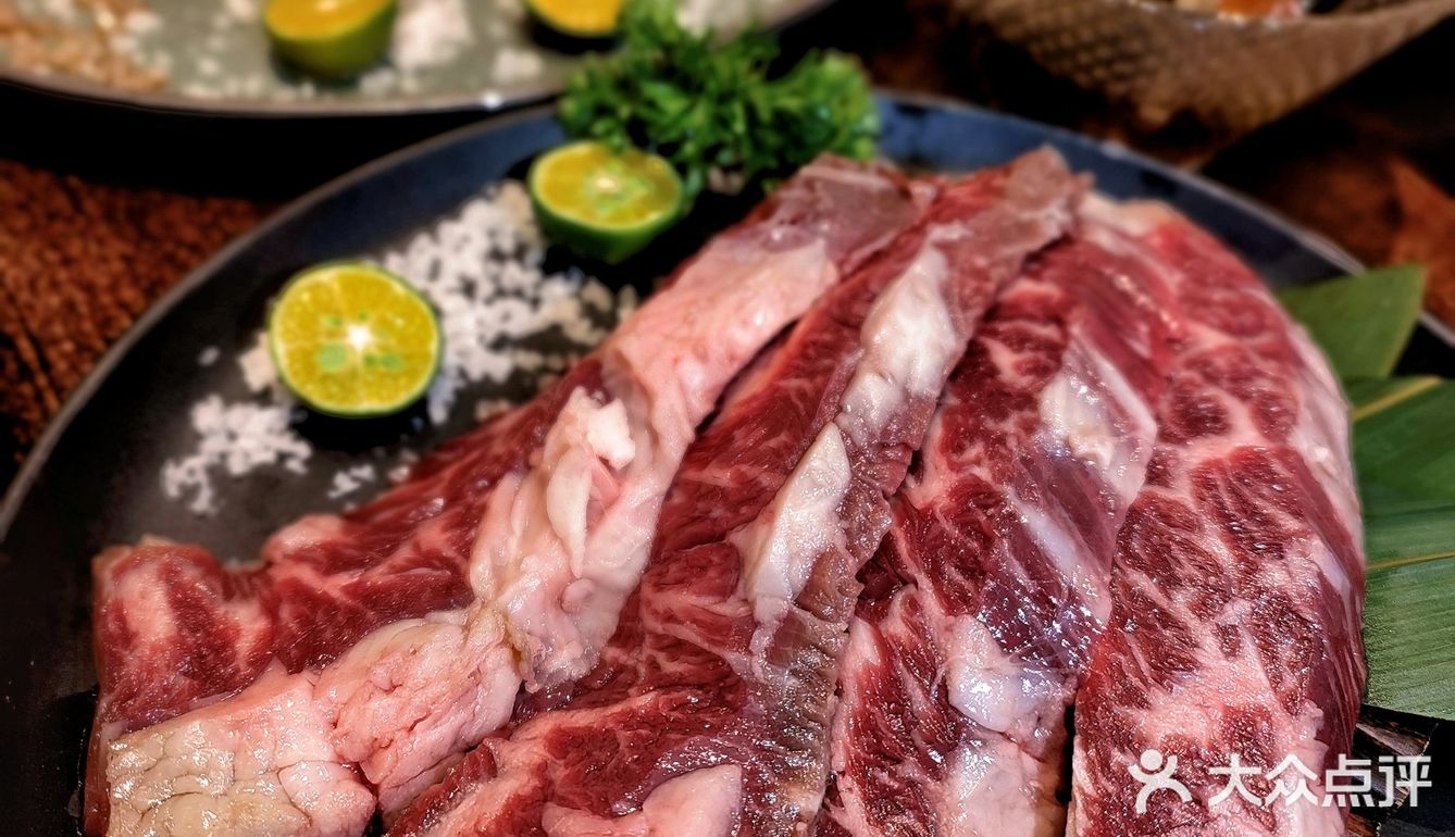 每一道烤肉都很精致，YA BENJIA概念店很有品哦[惊叹]