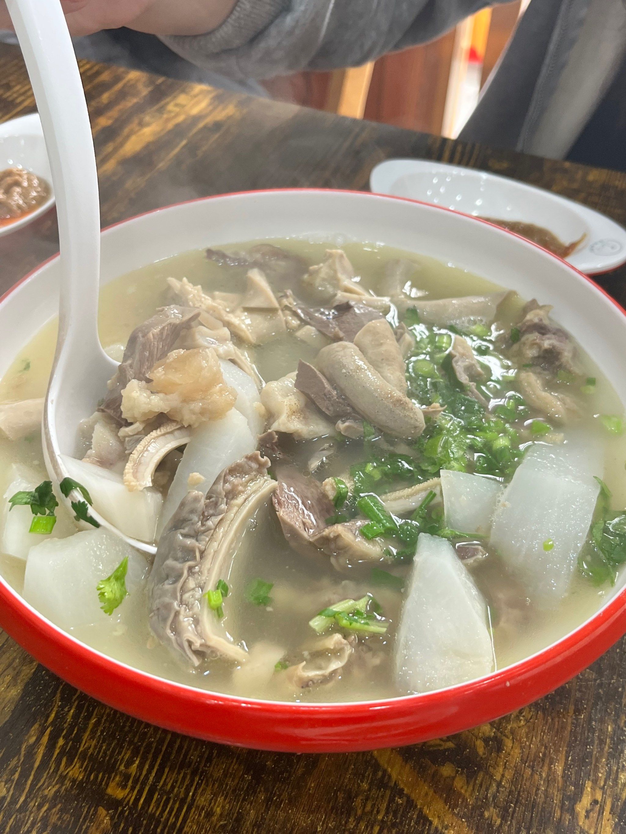 第一次吃到清汤牛杂很有牛肉味,很鲜!还有