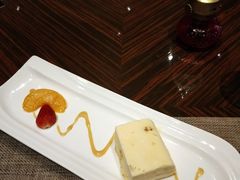 自制焦糖坚果冰糕-YUE·6·西式融合餐厅(外滩六号店)
