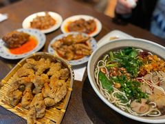 -爆炸头阿姨小四川正宗川味小吃(无任何分店)