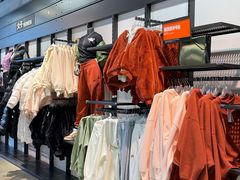 -百年港湾奥特莱斯(香炉礁店)