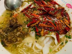 招牌酸菜鱼-姚姚酸菜鱼·金戈戈香港豉油鸡(喜荟城联名店)