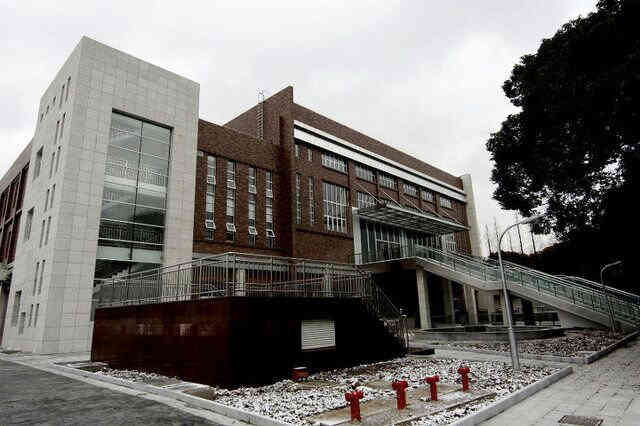 吴淞中学体育馆-"第一次在吴淞中学体育馆打羽毛球.作为重.