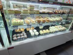 面包甜点陈列柜-白玉兰食品(中山公园龙之梦店)