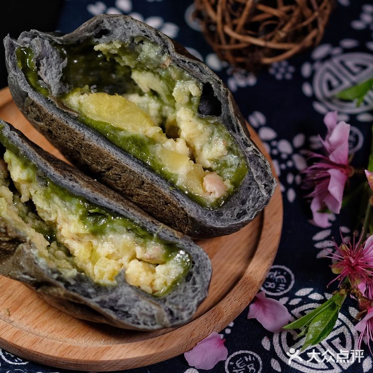 今年寒食节不吃青团啦 我吃喜茶青团包   喜茶青团包