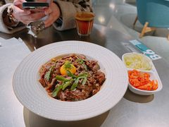 焦糖洋葱牛肉饭-sugarman espresso素饮糖人高新咖啡工厂