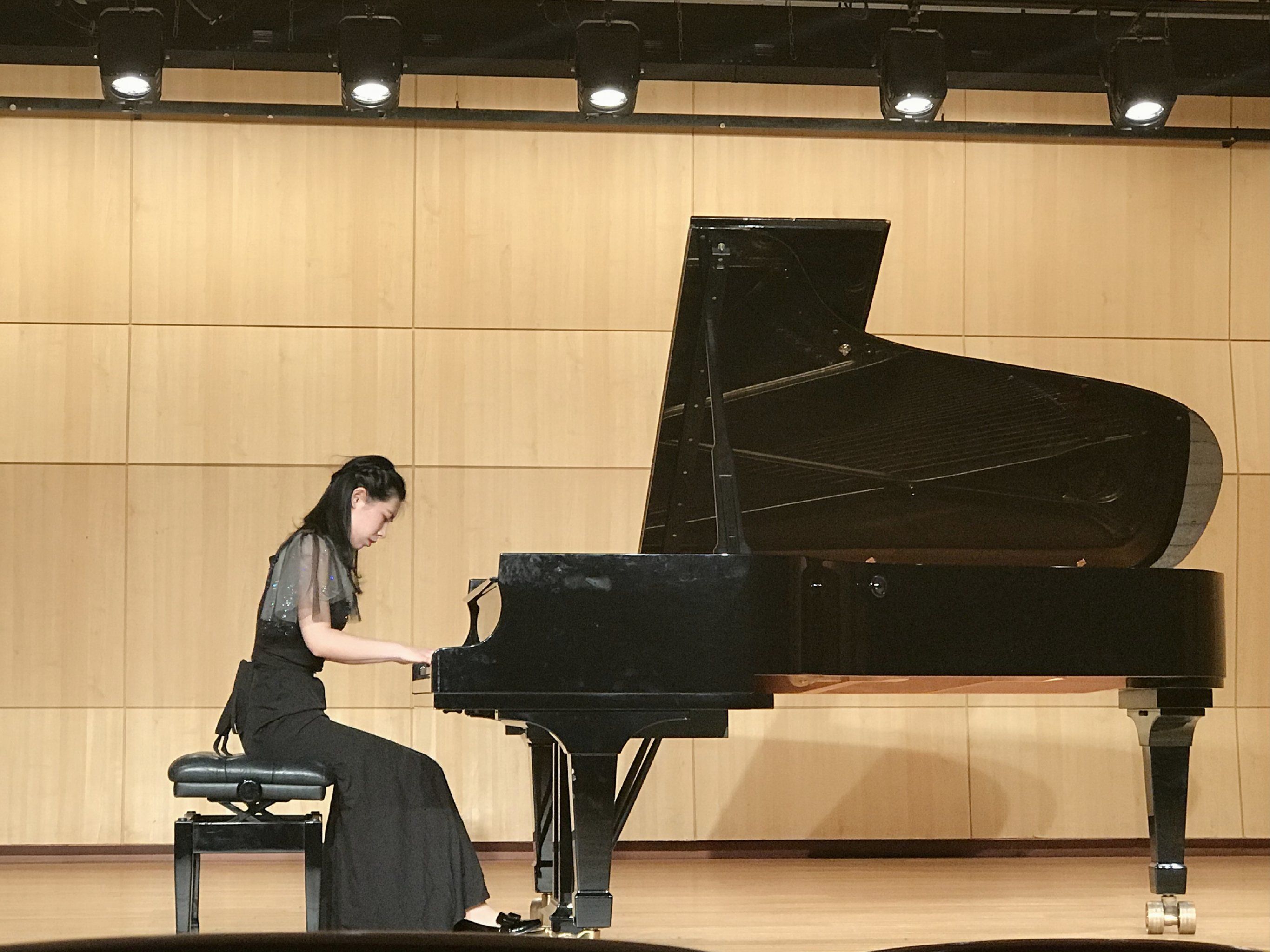 🎹钢琴老师🎵