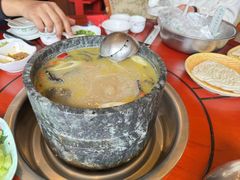 -鲁朗纳麦石锅鸡庄园