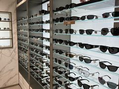 -YI OPTICAL 奕镜·蔡司战略合作店(长宁来福士店)